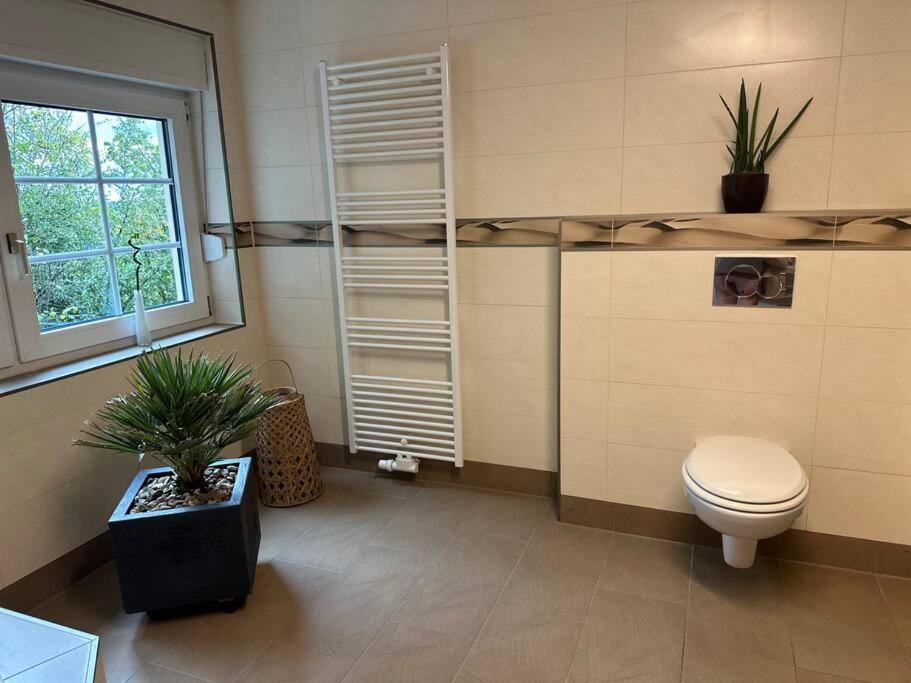 Palais -Mehrgehtnicht-Maisonette Grossweitzschen Buitenkant foto